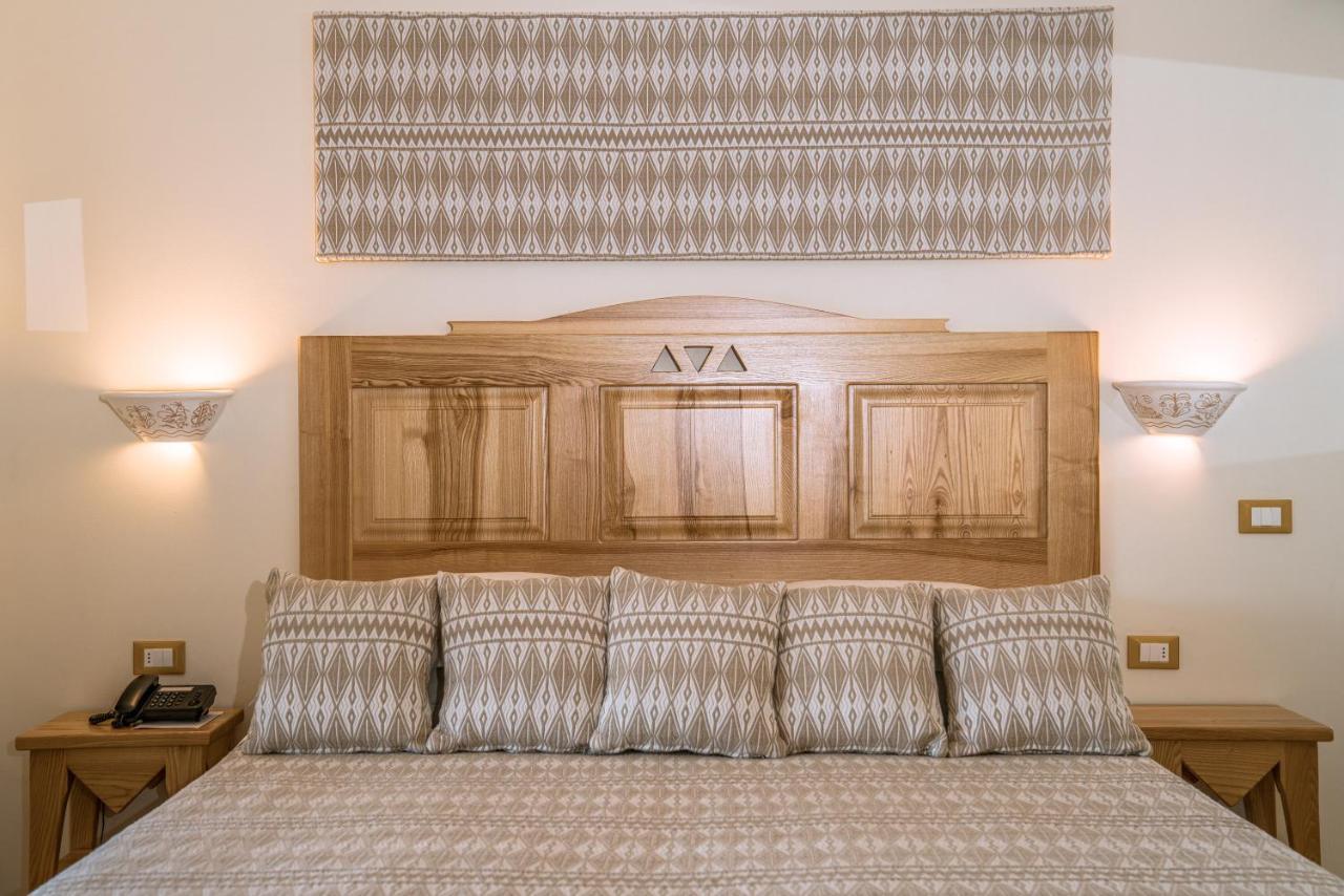 Hotel Aldiola Country Resort Сант'Антонио-ди-Галлура Экстерьер фото
