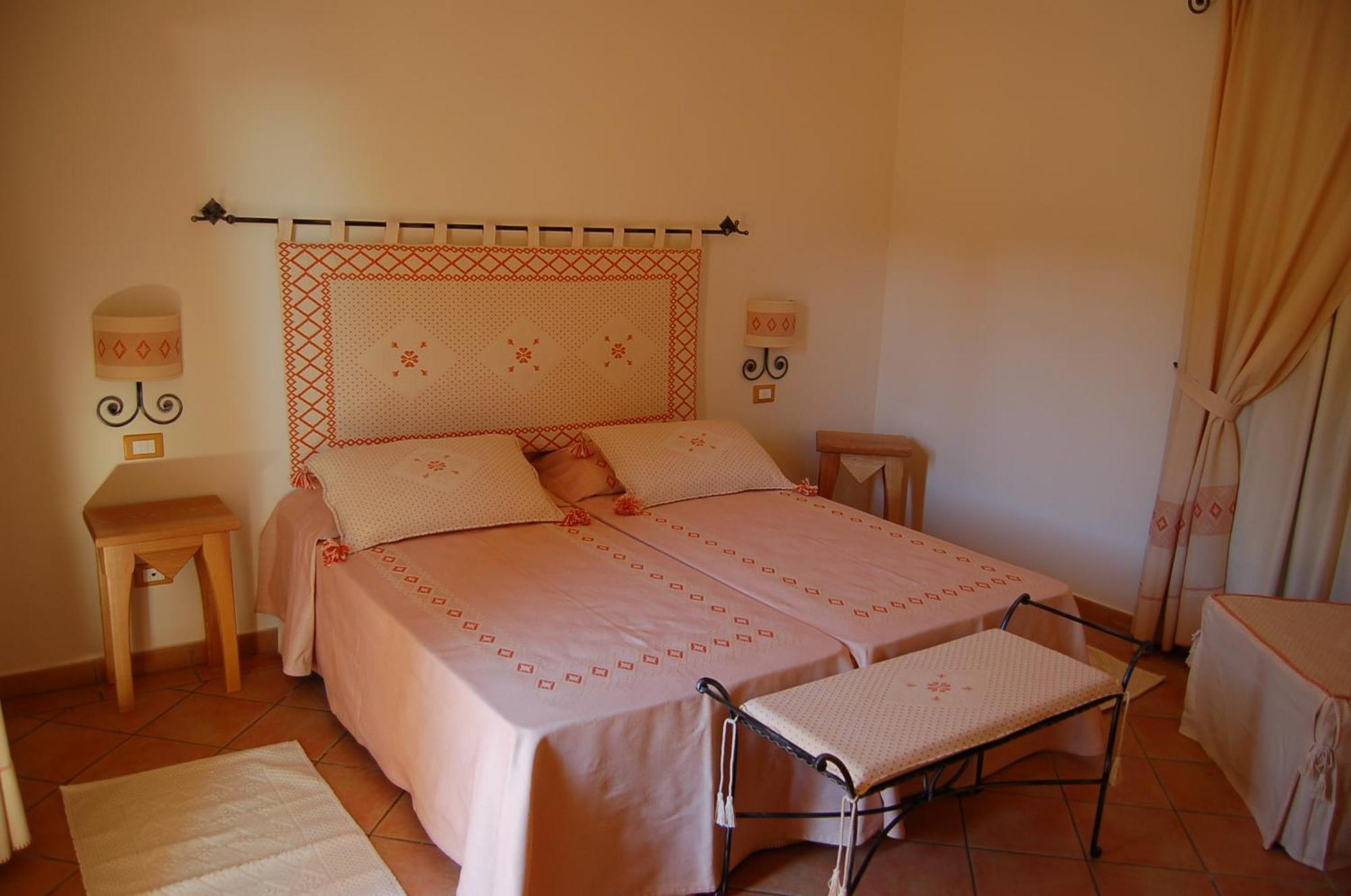 Hotel Aldiola Country Resort Сант'Антонио-ди-Галлура Экстерьер фото