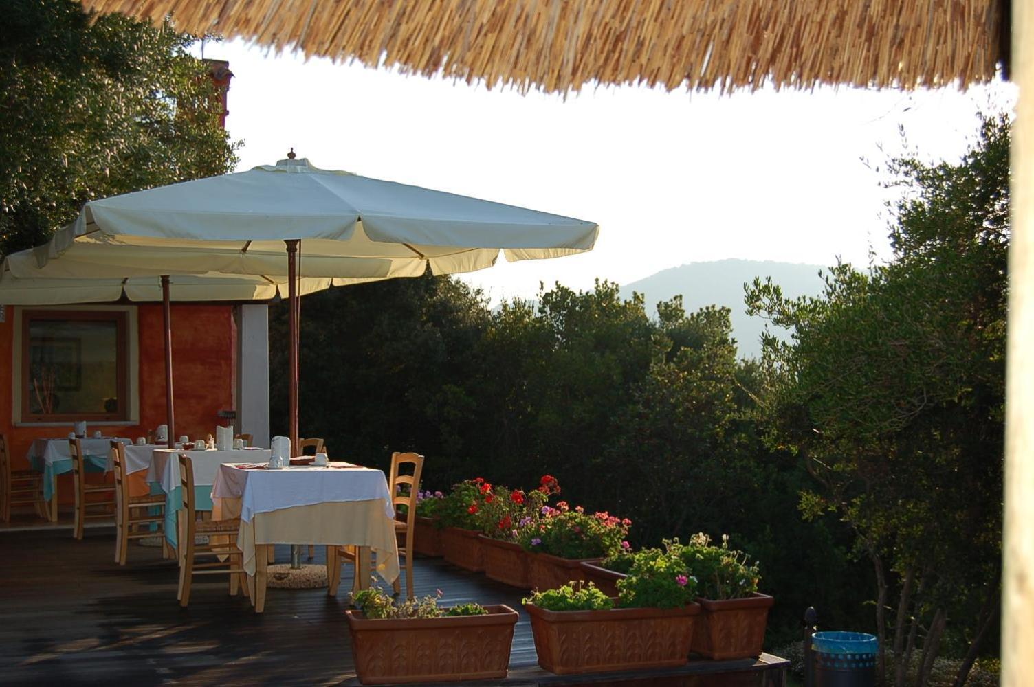 Hotel Aldiola Country Resort Сант'Антонио-ди-Галлура Экстерьер фото